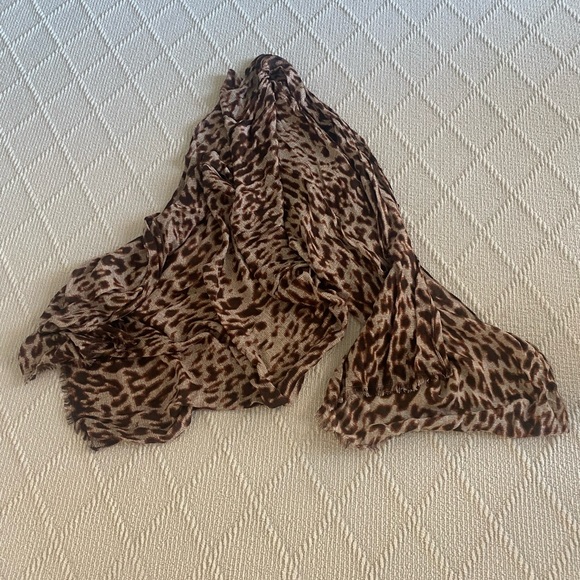 Cabi leopard print scarf. - Picture 2 of 4